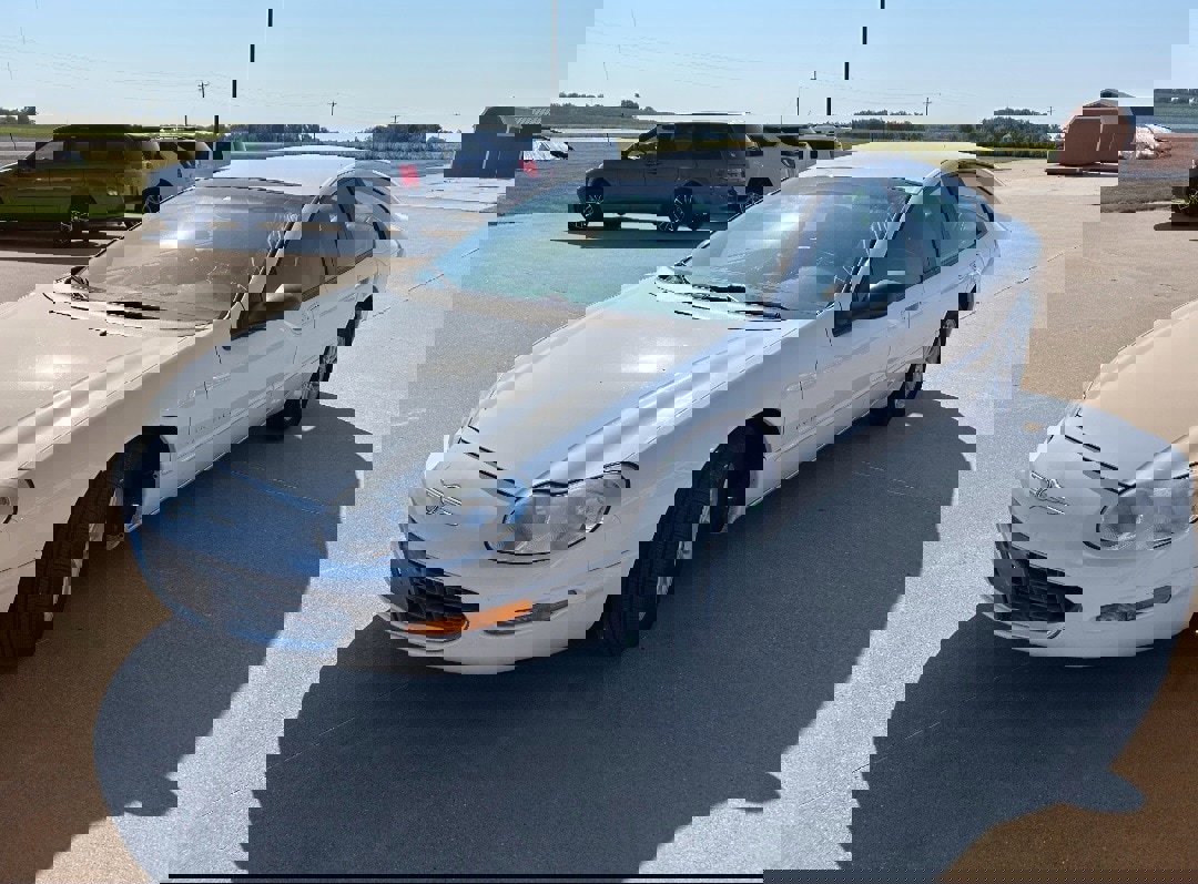 Used 2001 Chrysler Concorde LXi image 4