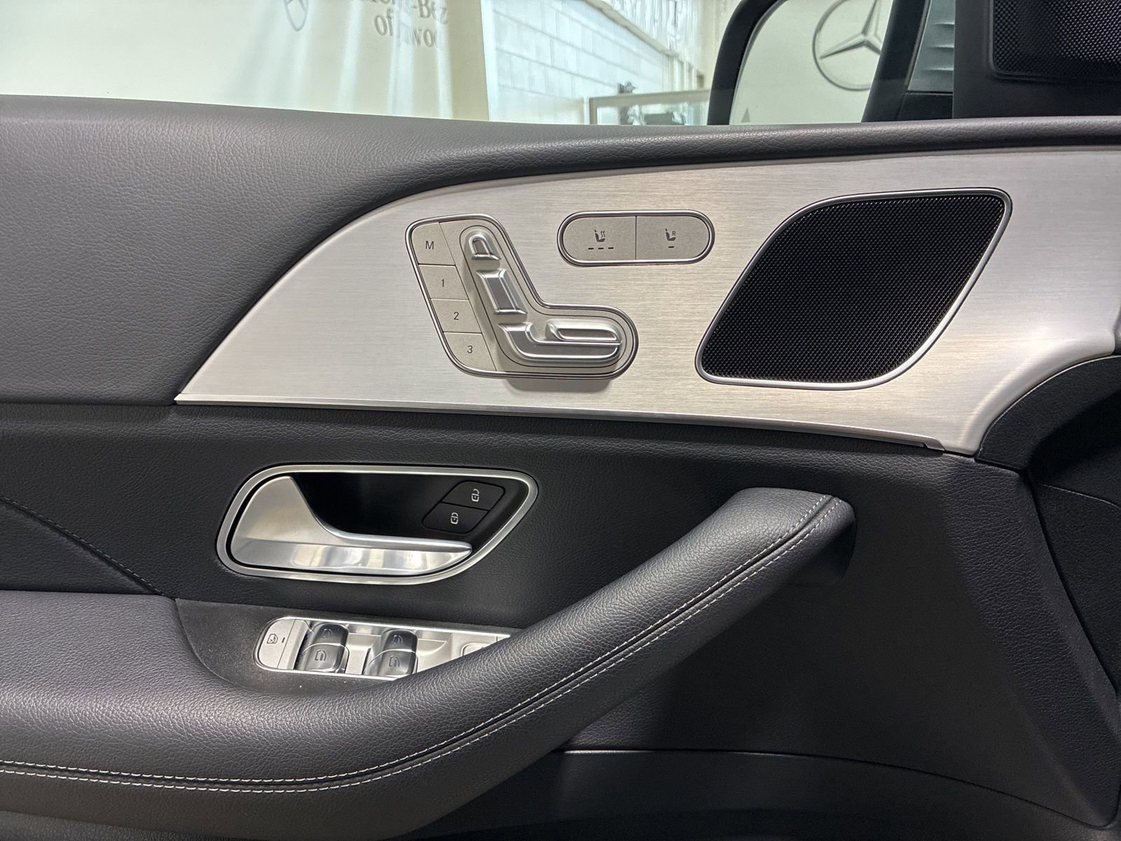 Used 2025 Mercedes-Benz GLE 450 4MATIC w/ AMG Line Exterior image 13