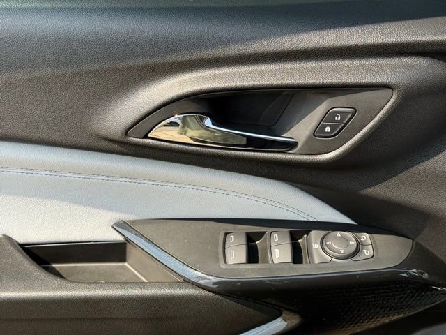 Used 2025 Chevrolet Trax LT FWD image 15