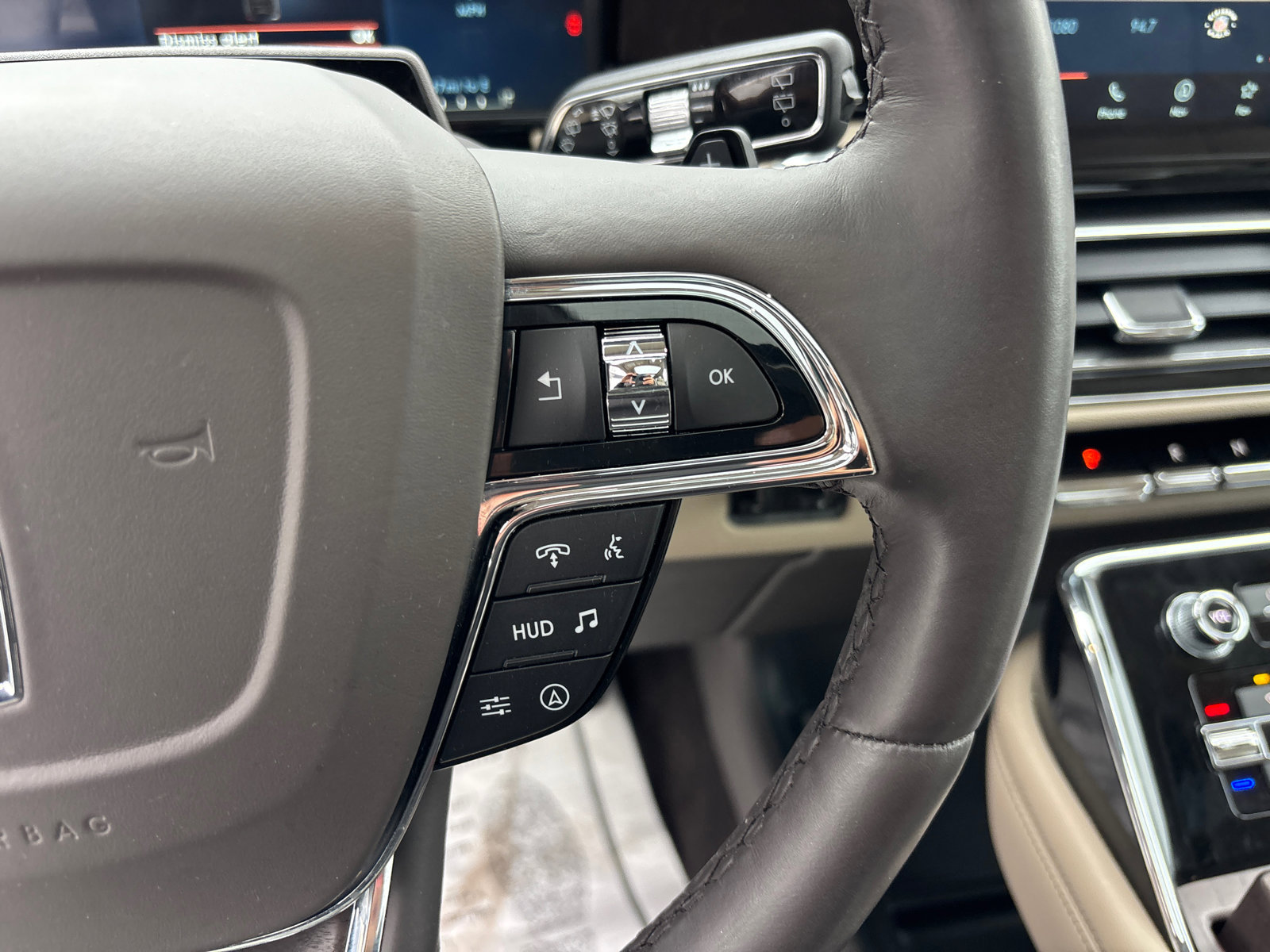 Certified 2023 Lincoln Navigator Reserve AWD/4WD image 18