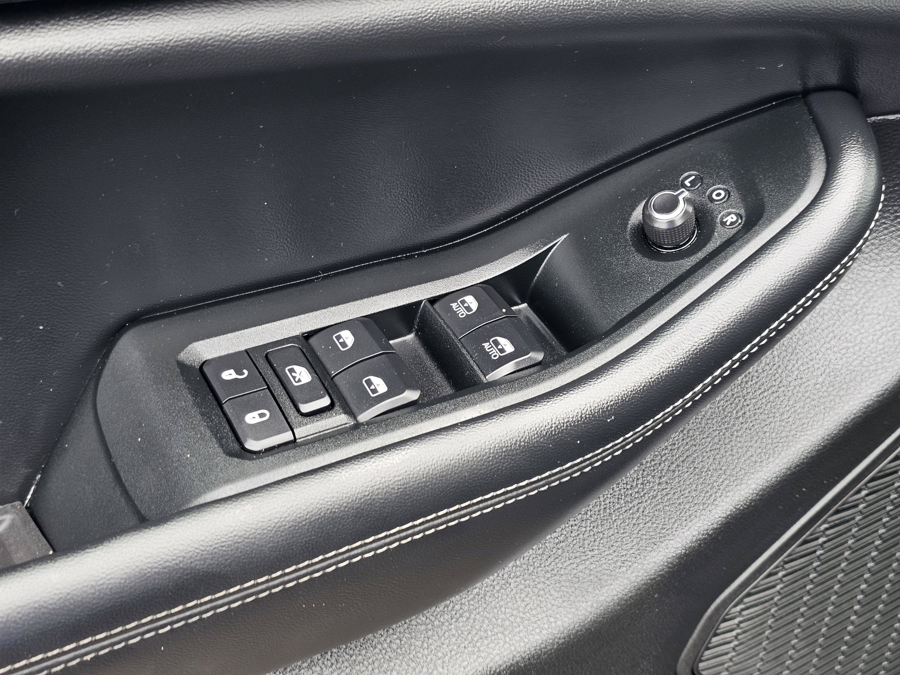 Used 2024 Jeep Grand Cherokee Laredo RWD image 16