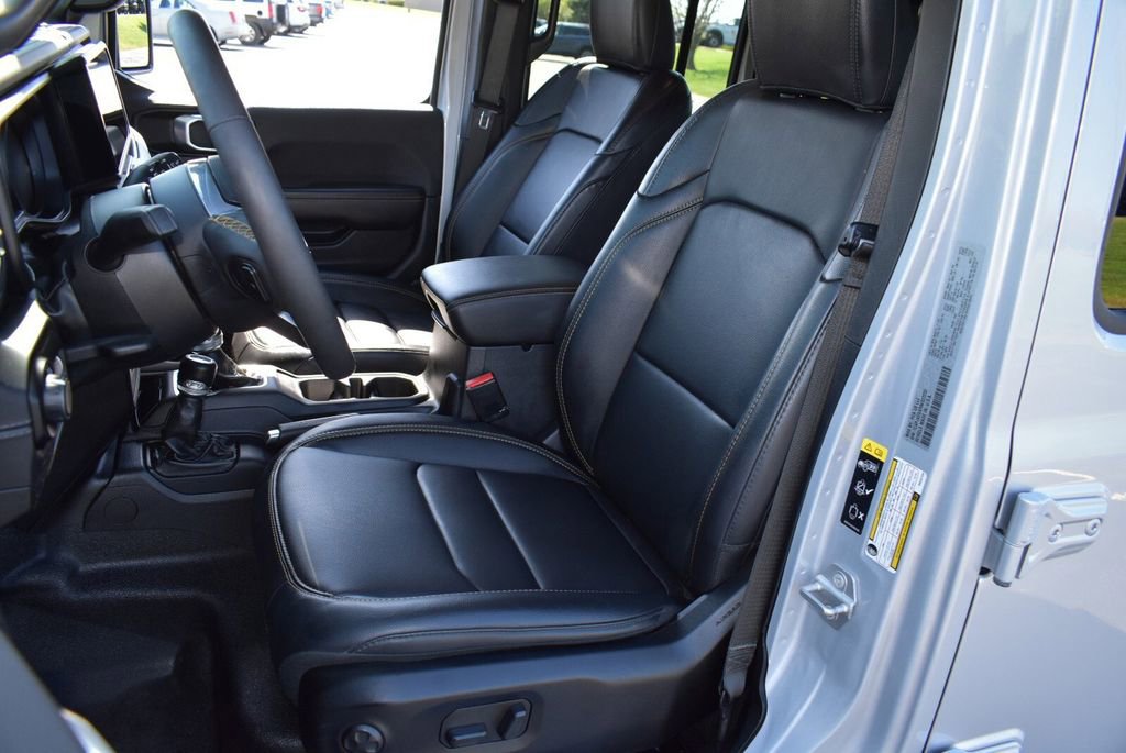 Used 2024 Jeep Wrangler Unlimited Sahara w/ Dual Top Group AWD/4WD image 11
