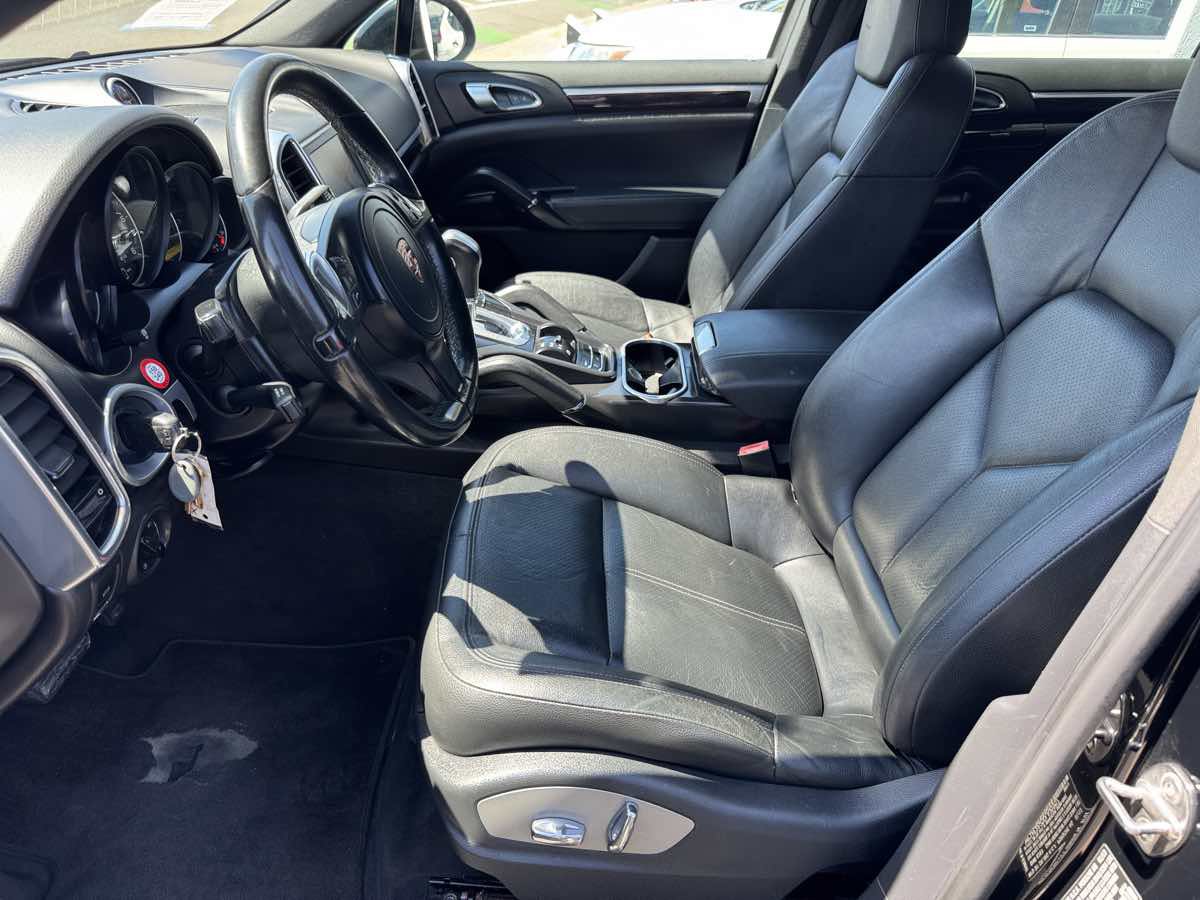 Used 2013 Porsche Cayenne Diesel AWD/4WD image 28
