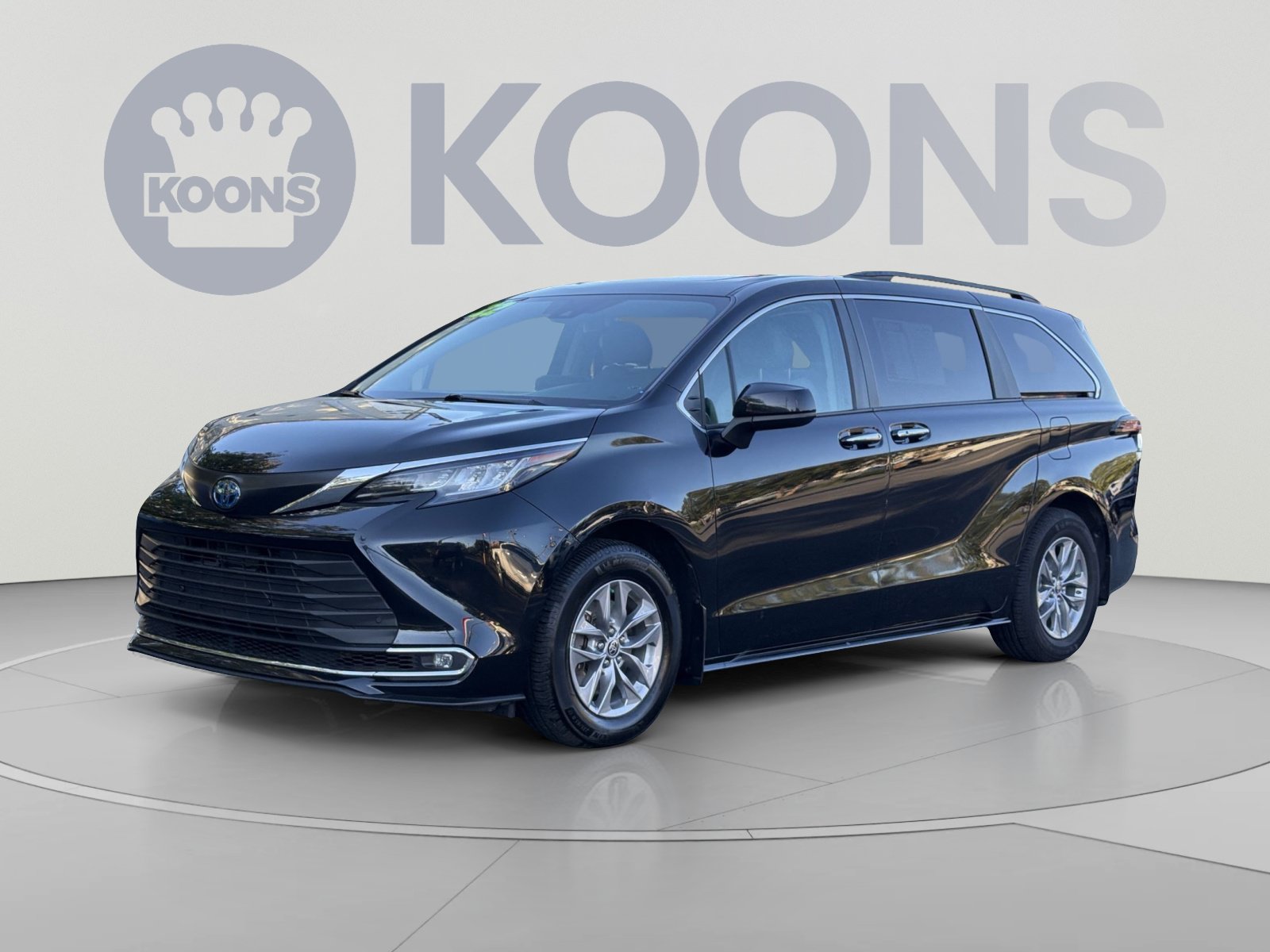 Used 2022 Toyota Sienna XLE