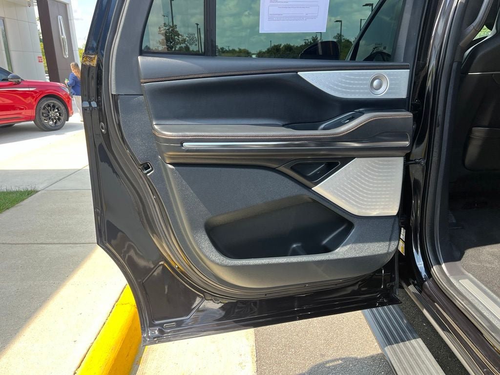 Certified 2025 Lincoln Navigator L Black Label AWD/4WD image 22
