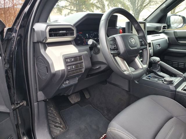 Used 2024 Toyota Tacoma TRD Off-Road image 17