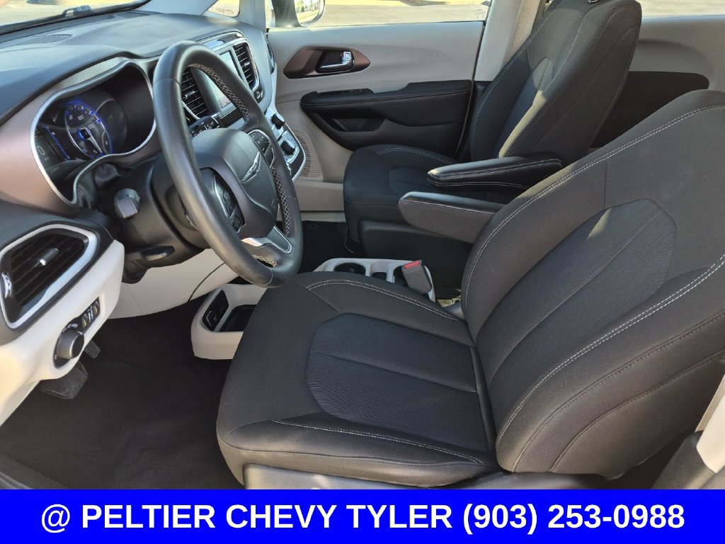 Used 2023 Chrysler Voyager LX FWD image 32