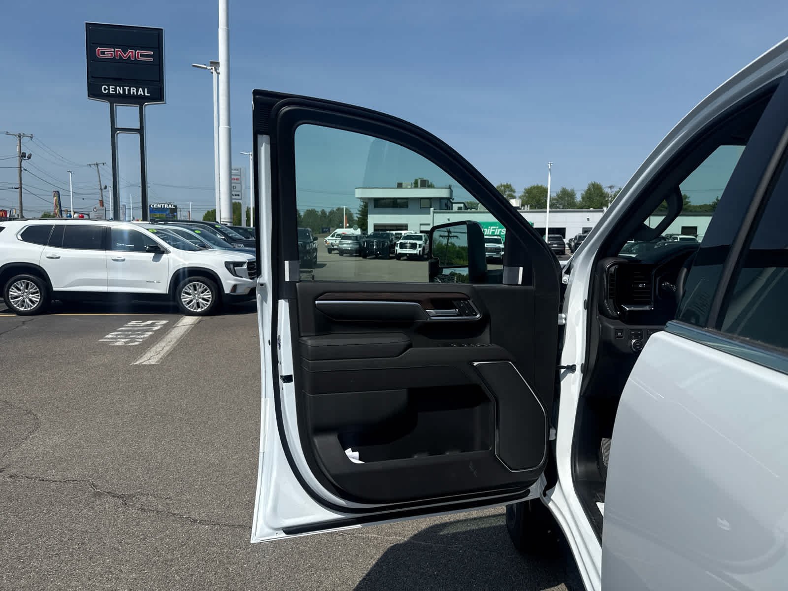 New 2026 GMC Sierra 2500 SLT AWD/4WD image 12