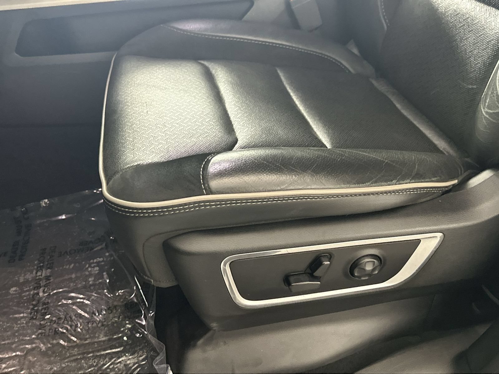 Used 2019 RAM 1500 Laramie AWD/4WD image 12