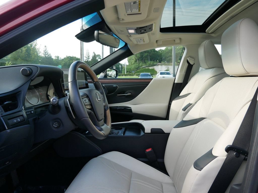Certified 2025 Lexus ES 300h Ultra Luxury w/ Accessory Package (Z2) FWD image 9