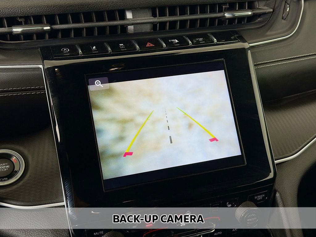 Used 2023 Jeep Grand Cherokee L Laredo image 5