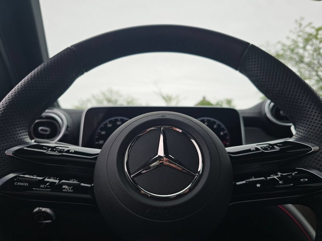 Used 2026 Mercedes-Benz GLC 300 4MATIC image 30