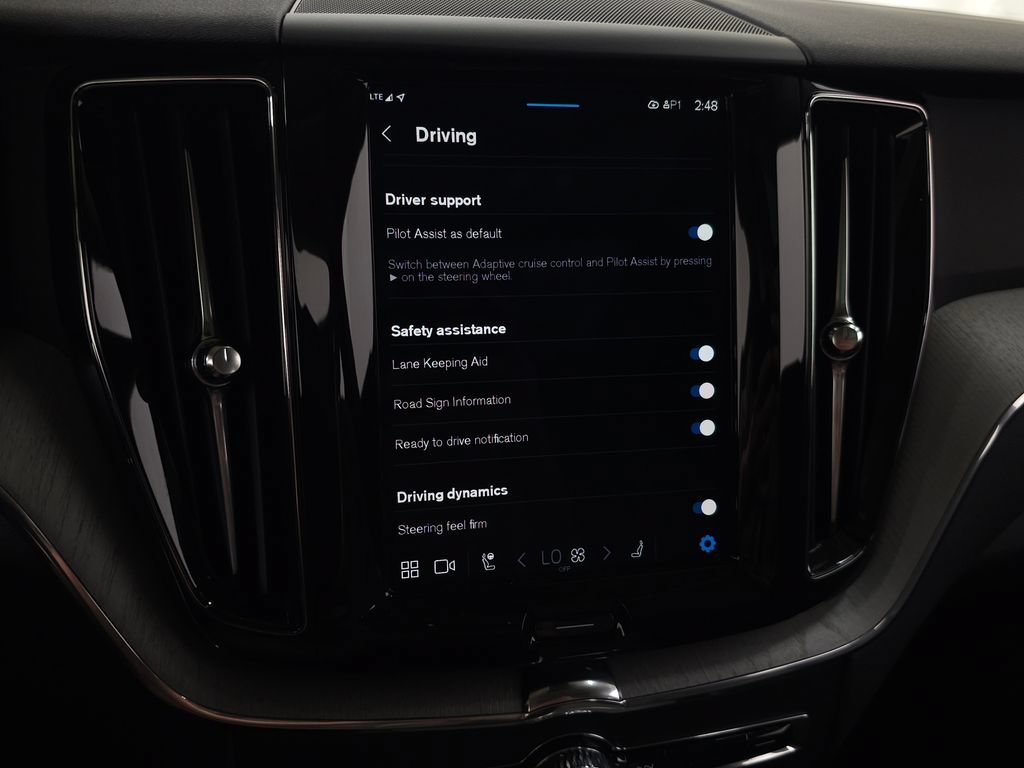 Certified 2025 Volvo XC60 B5 Plus AWD/4WD image 23