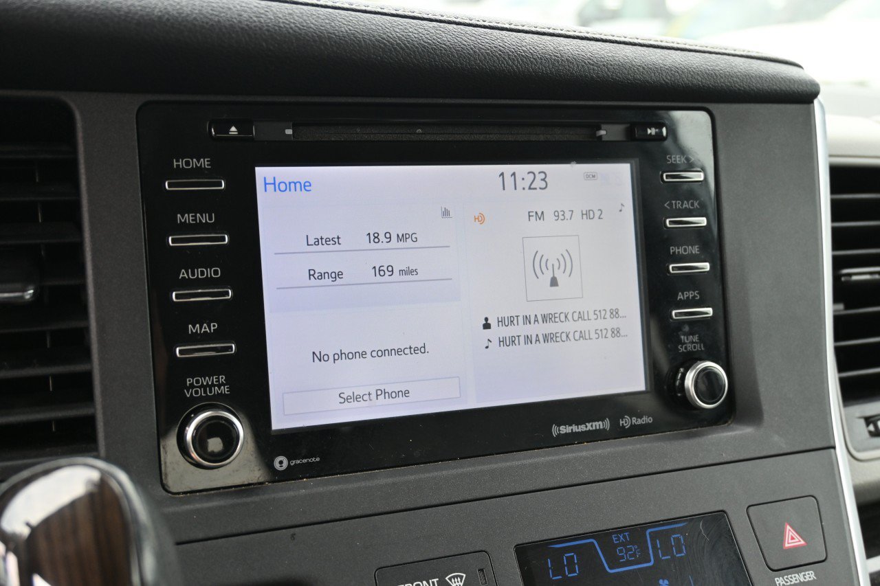 Used 2019 Toyota Sienna XLE FWD image 11