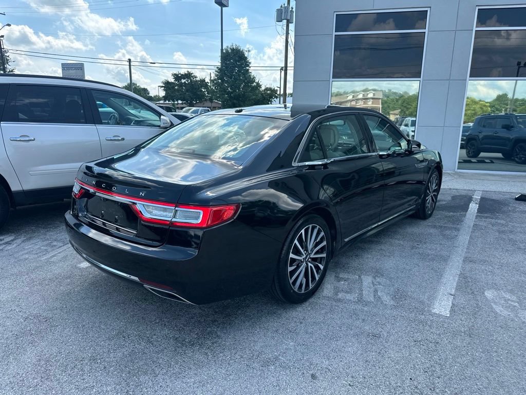 Used 2017 Lincoln Continental Select AWD/4WD image 3