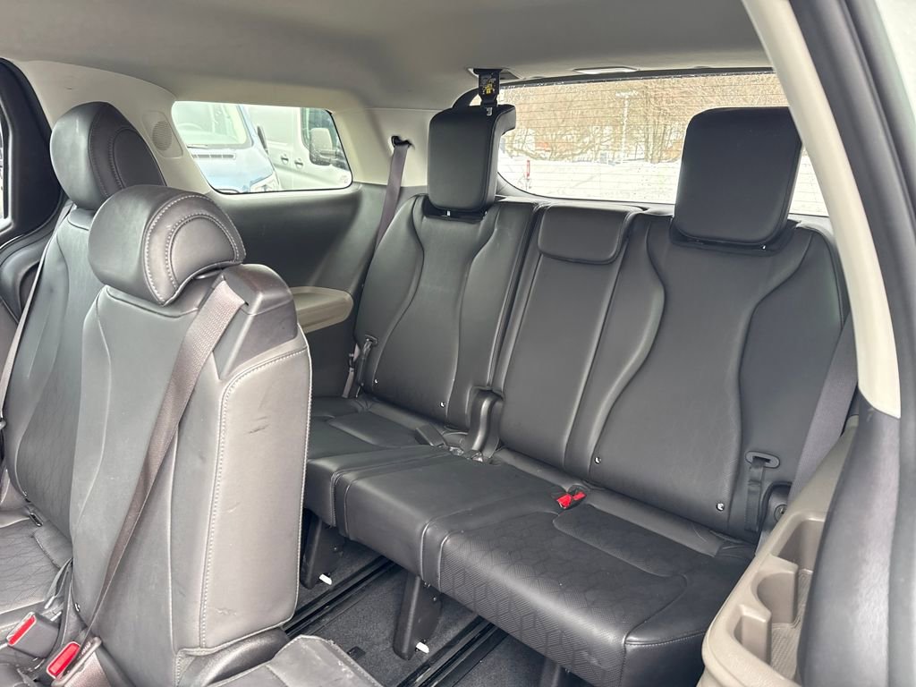 Used 2025 Kia Carnival image 22