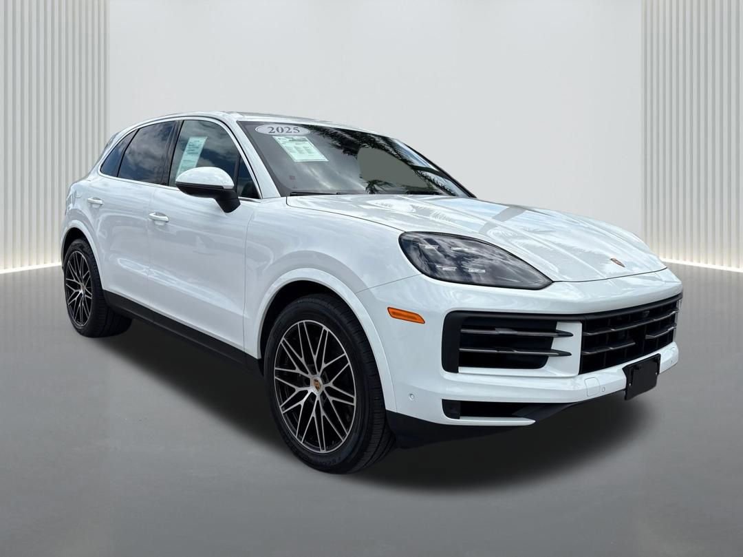 Used 2025 Porsche Cayenne AWD/4WD image 3