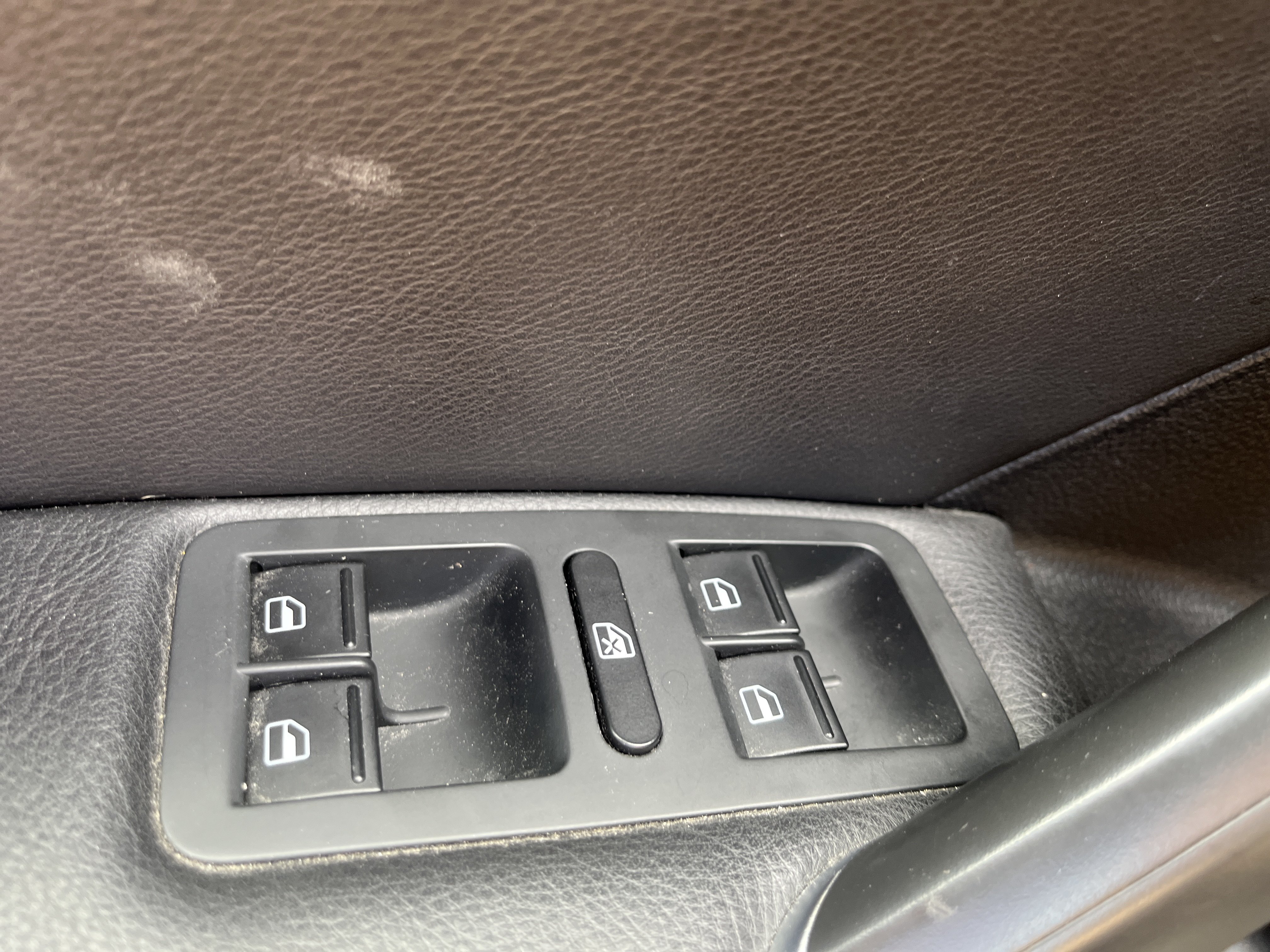Used 2018 Volkswagen Passat GT FWD image 25