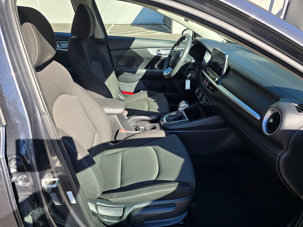 Used 2024 Kia Forte LXS FWD image 11