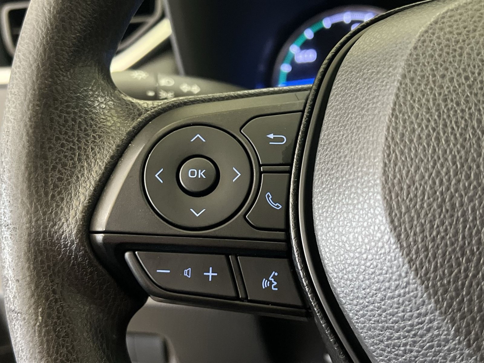 Used 2020 Toyota RAV4 LE w/ All Weather Liner Package AWD/4WD image 32