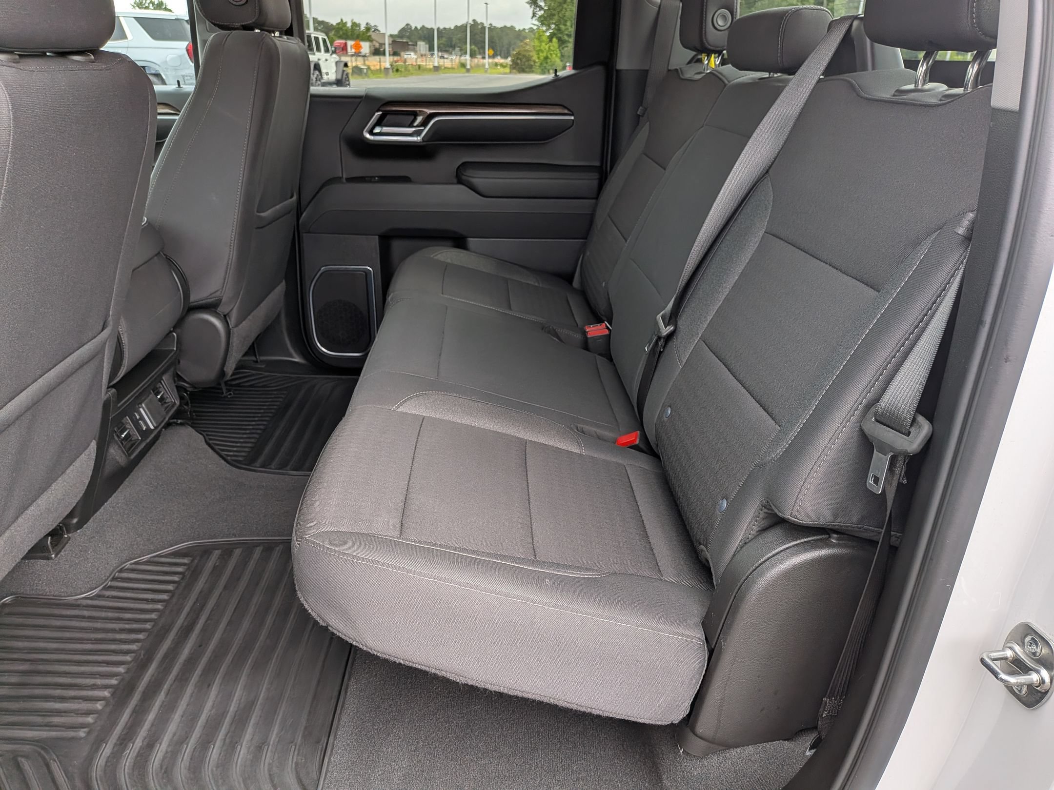Used 2025 Chevrolet Silverado 1500 LT RWD image 31