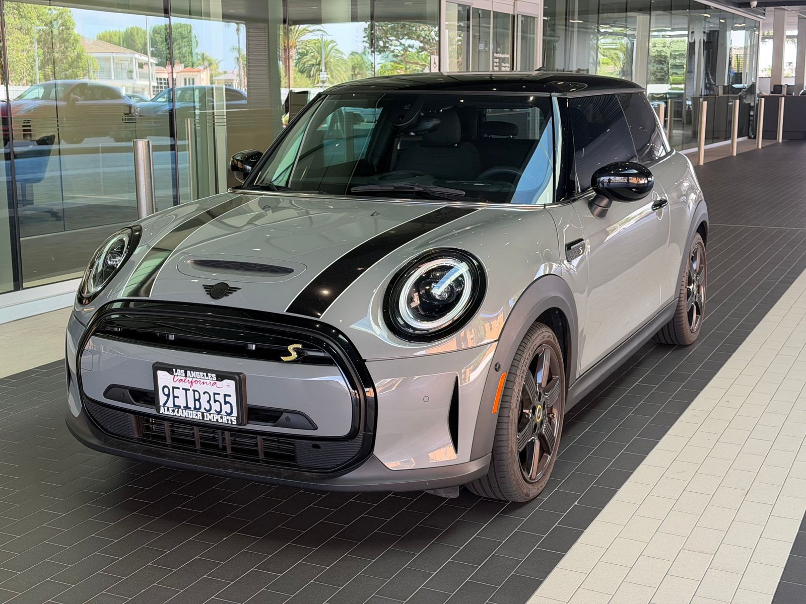 Used 2023 MINI Cooper SE FWD image 1