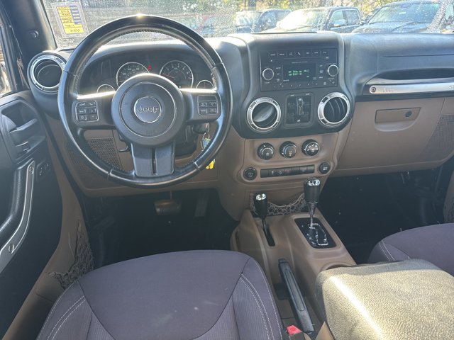 Used 2015 Jeep Wrangler Unlimited Sahara w/ Connectivity Group AWD/4WD image 21