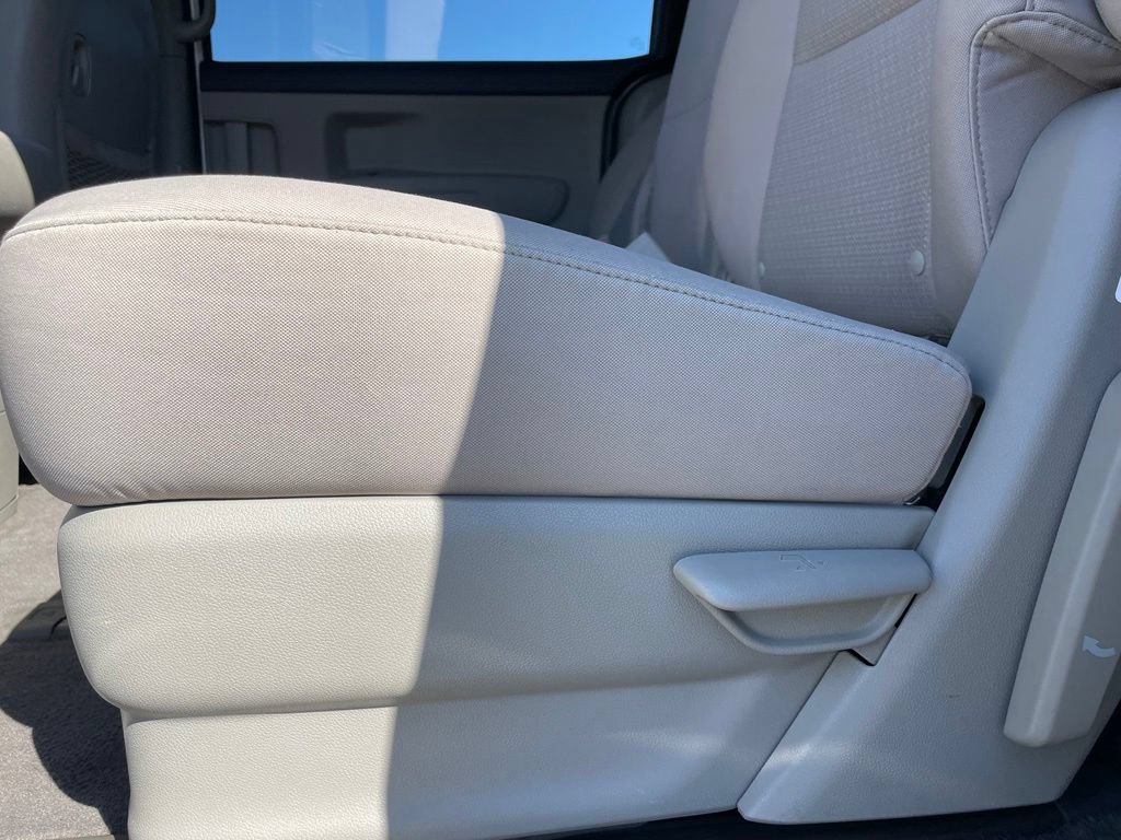 Used 2017 Kia Sedona LX FWD image 38