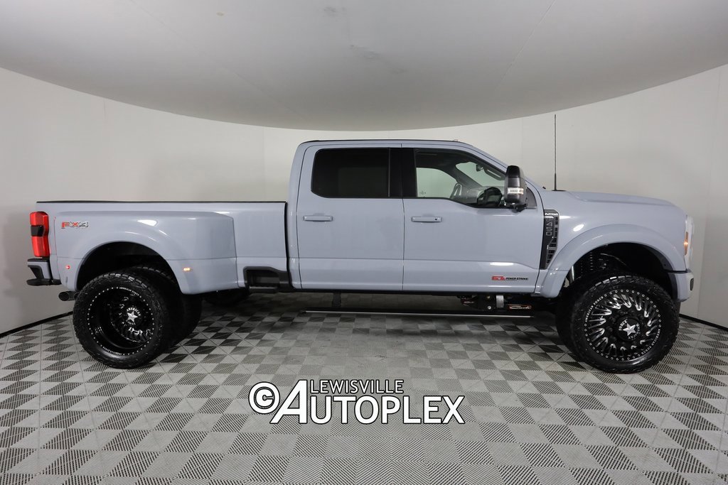 Used 2025 Ford F450 Platinum w/ FX4 Off-Road Package image 4
