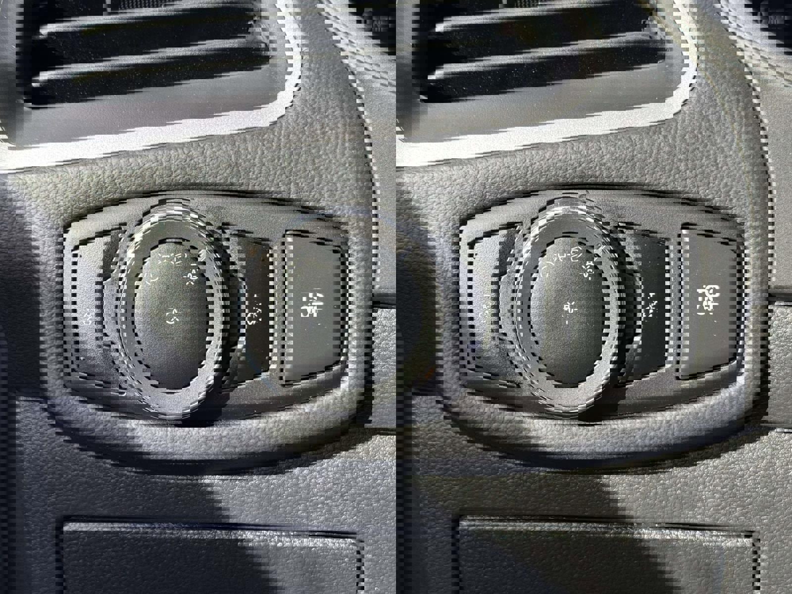 Used 2024 Ford Edge SEL image 23