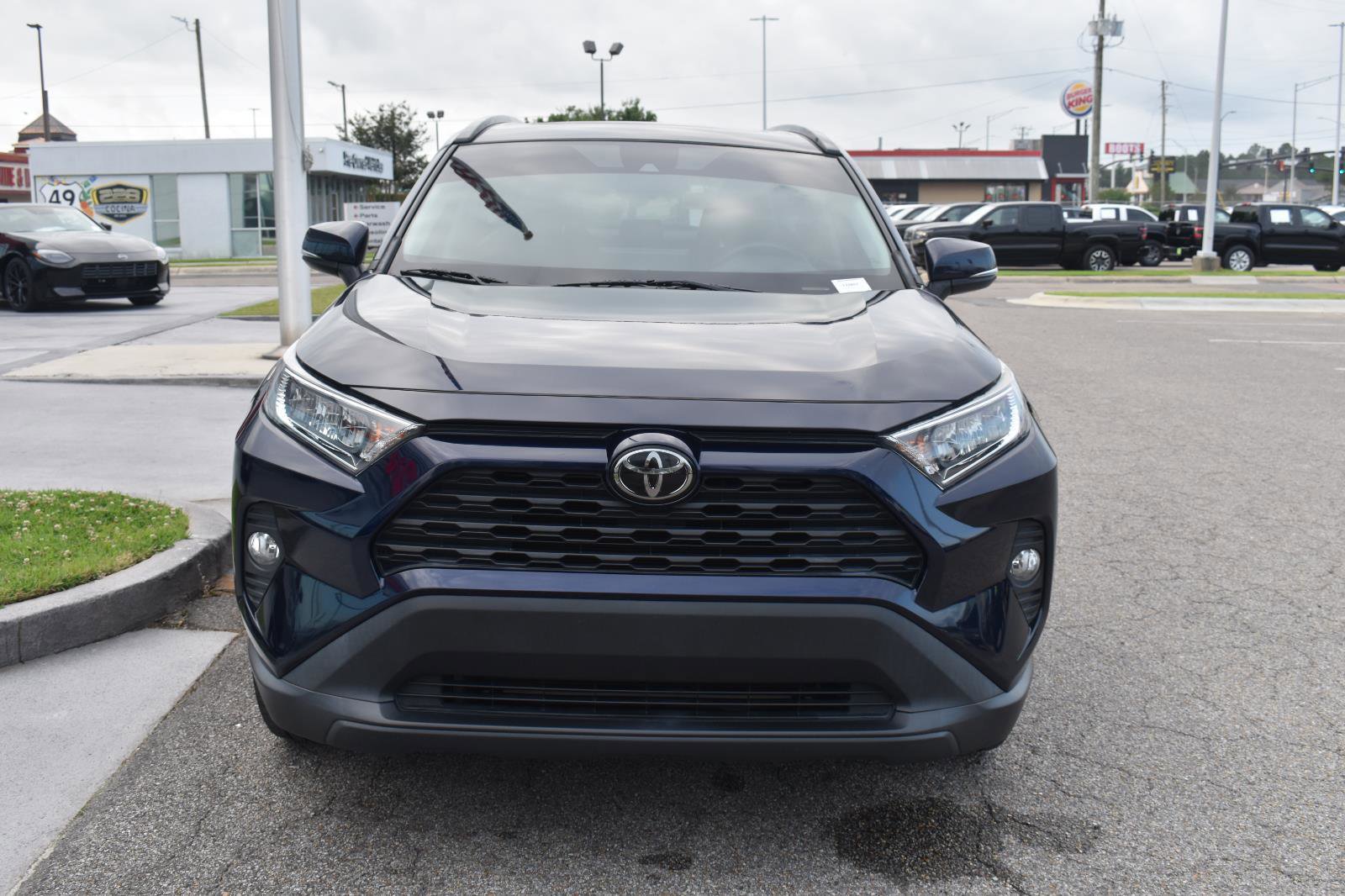 Used 2020 Toyota RAV4 XLE Premium FWD image 19