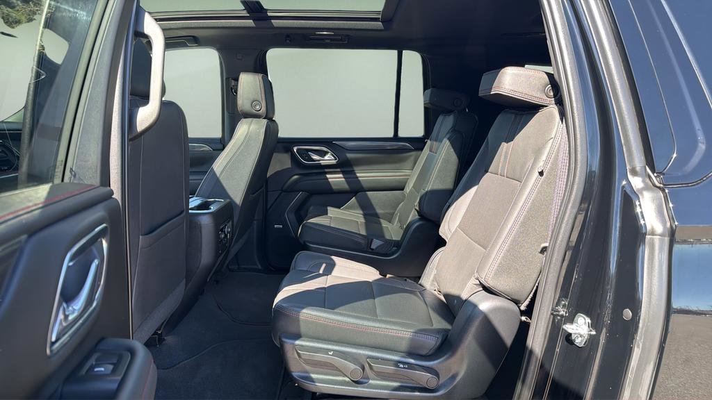 Used 2023 Chevrolet Suburban RST w/ Luxury Package image 15
