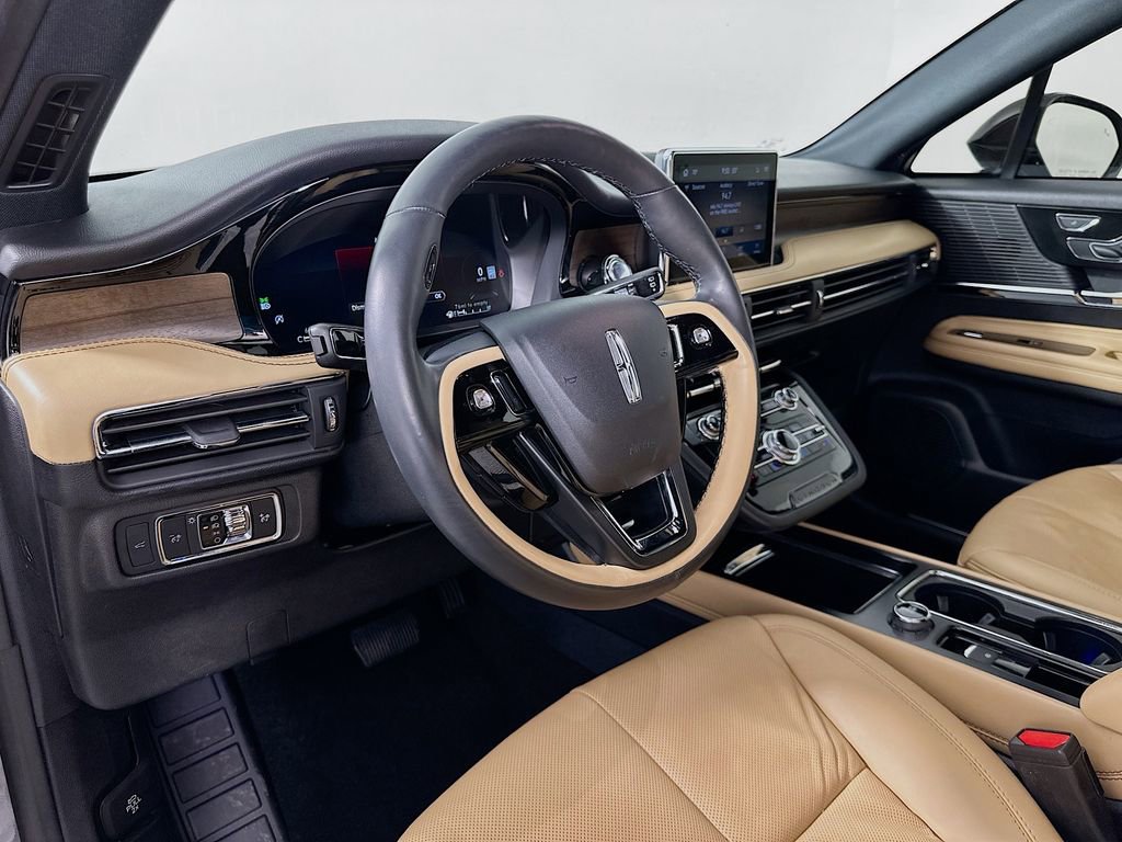 Used 2022 Lincoln Corsair Reserve w/ Elements Package FWD image 9