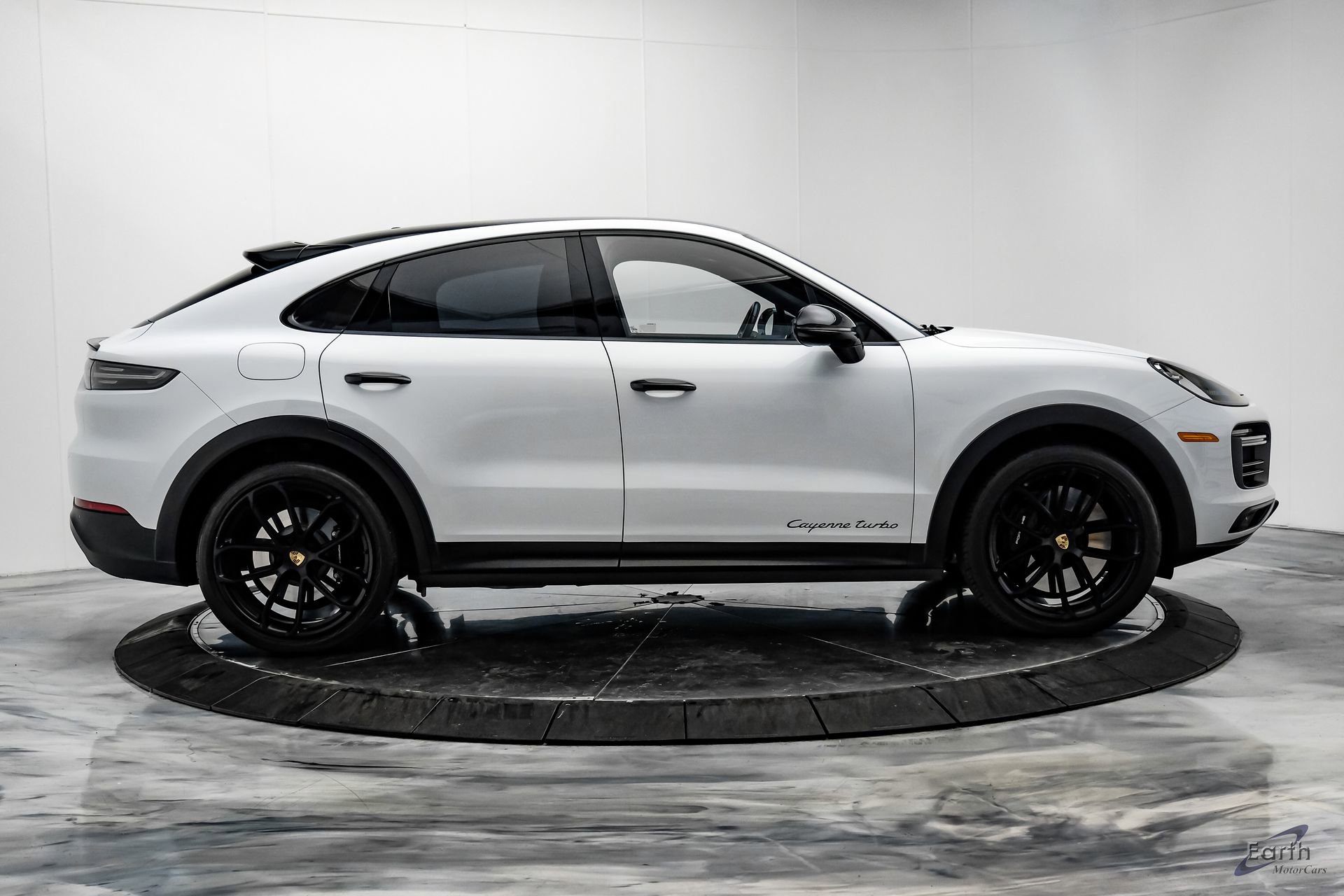 Used 2022 Porsche Cayenne Turbo image 16