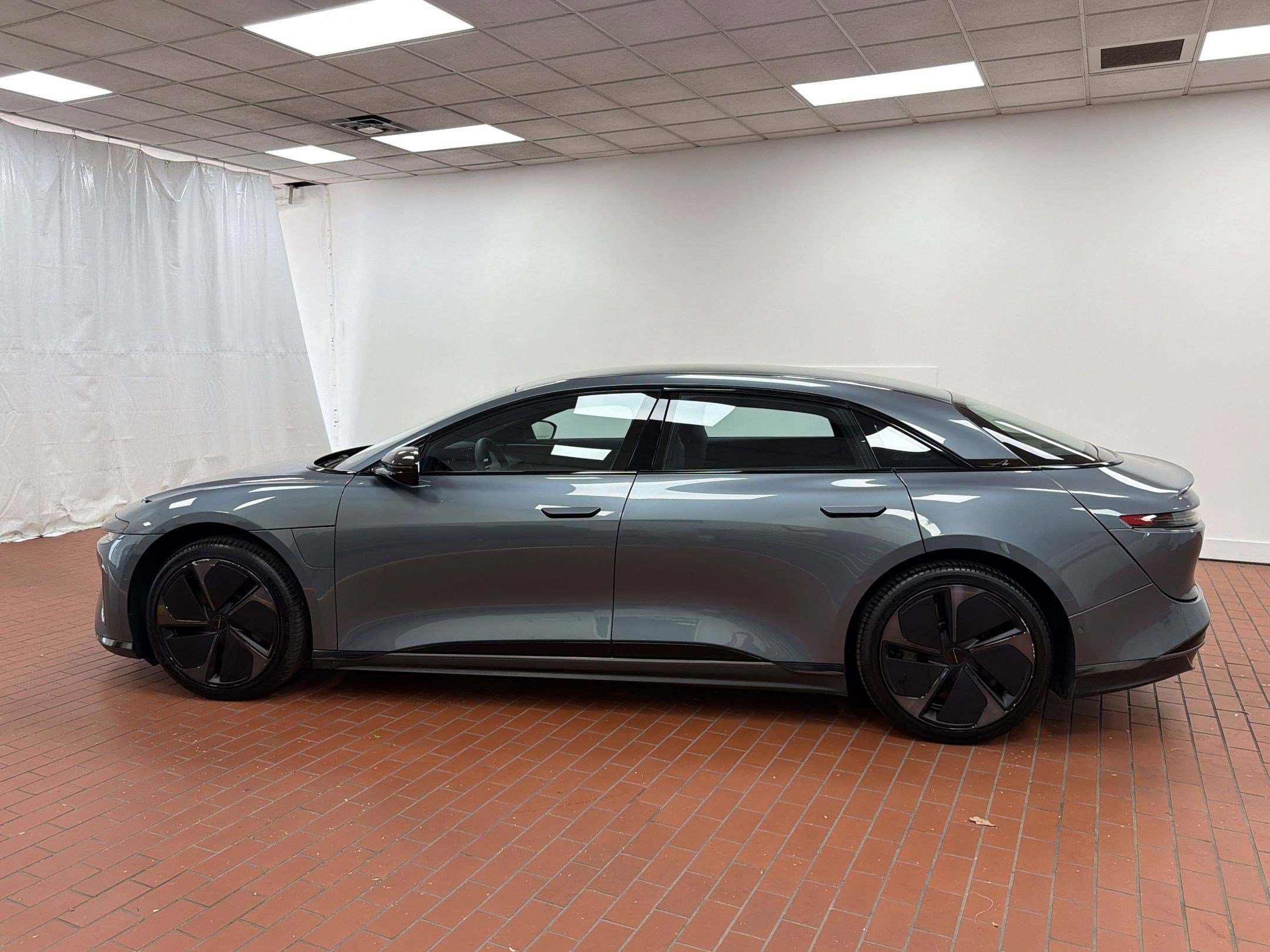 Used 2024 Lucid Air Pure image 2