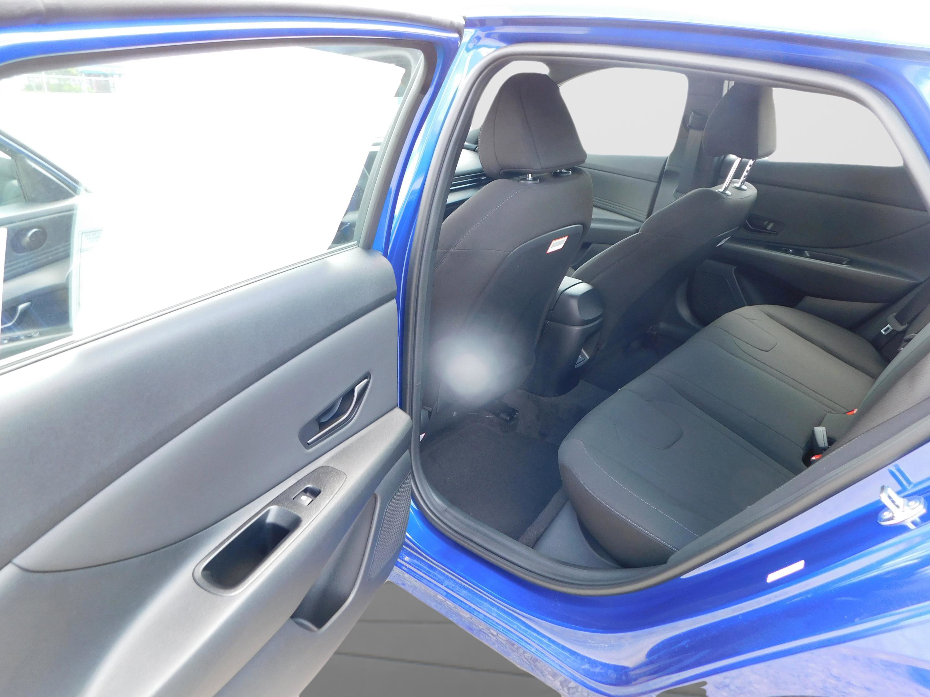 Certified 2025 Hyundai Elantra Sport image 11