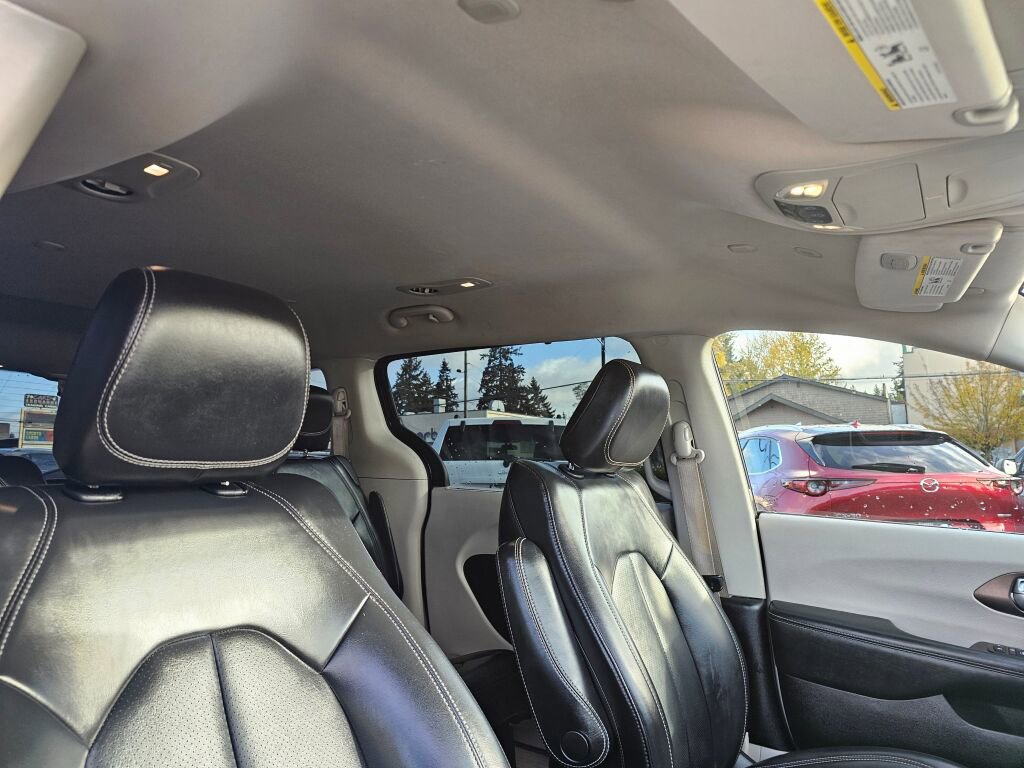 Used 2021 Chrysler Voyager Lxi image 12