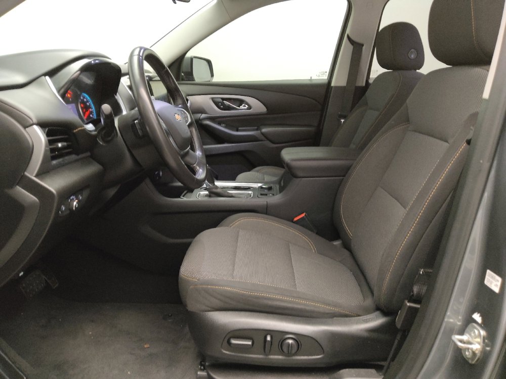 Used 2020 Chevrolet Traverse LT image 17