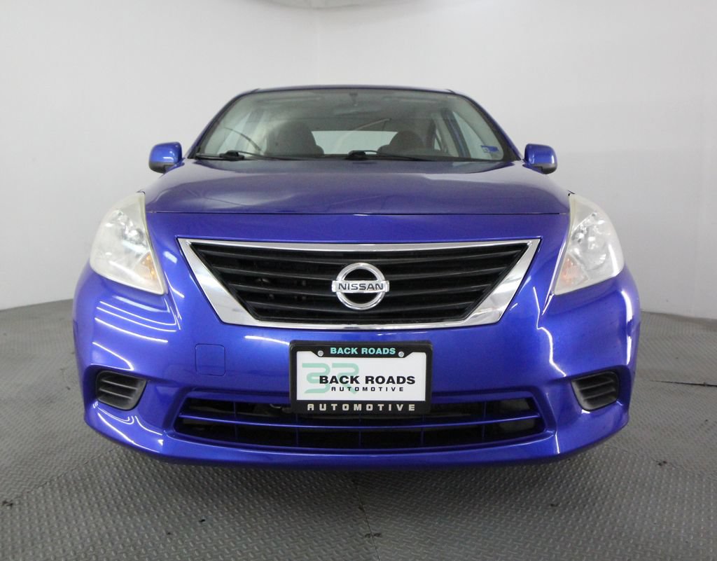 Used 2013 Nissan Versa SV w/ Convenience Pkg FWD image 2