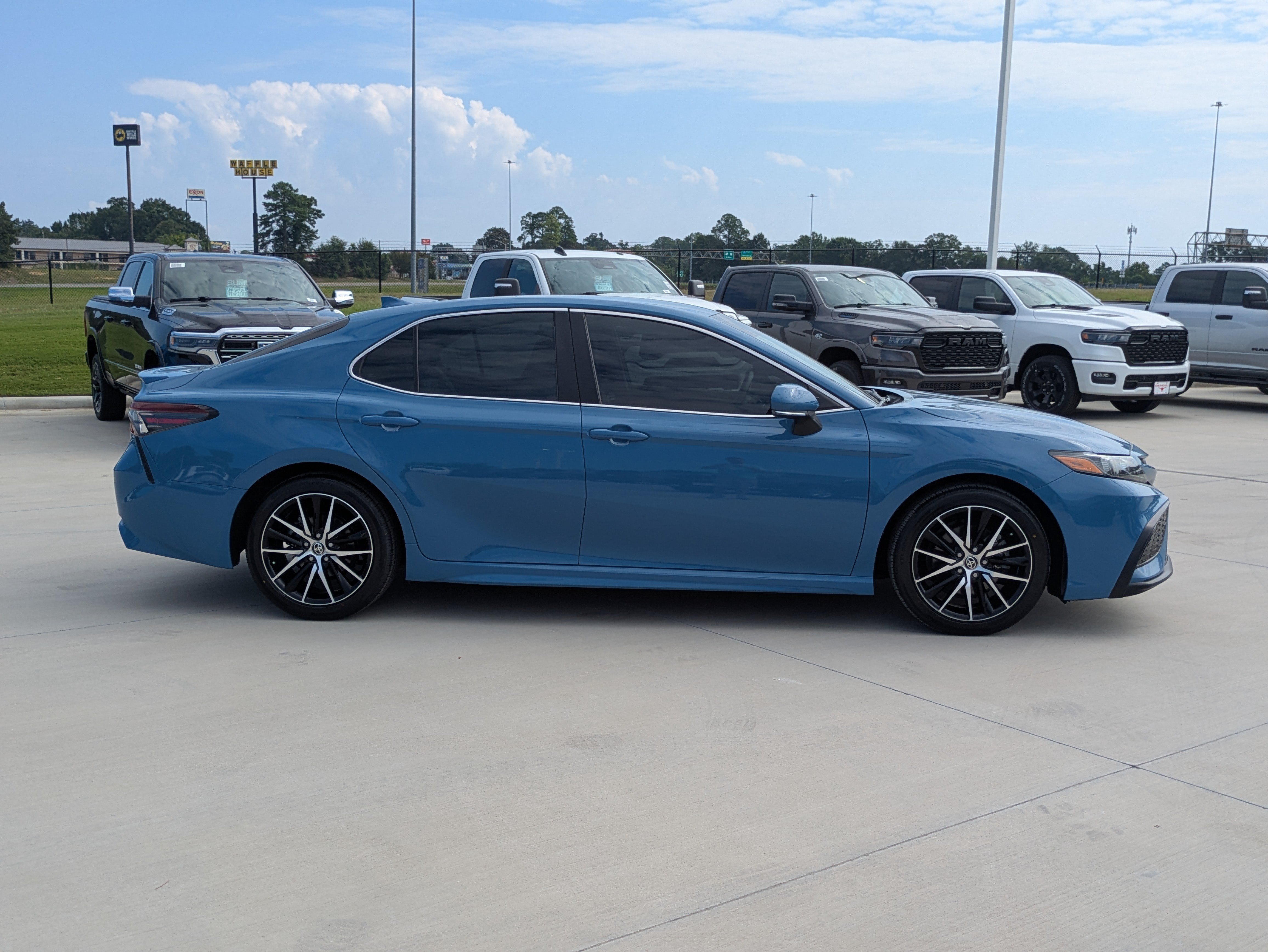 Certified 2023 Toyota Camry SE FWD image 6