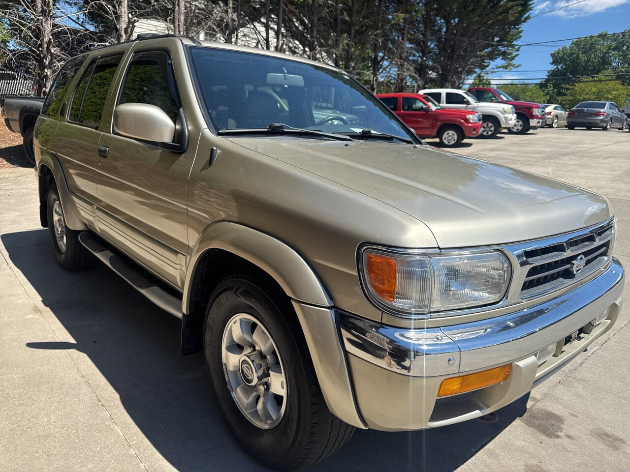 Used 1999 Nissan Pathfinder LE AWD/4WD image 9