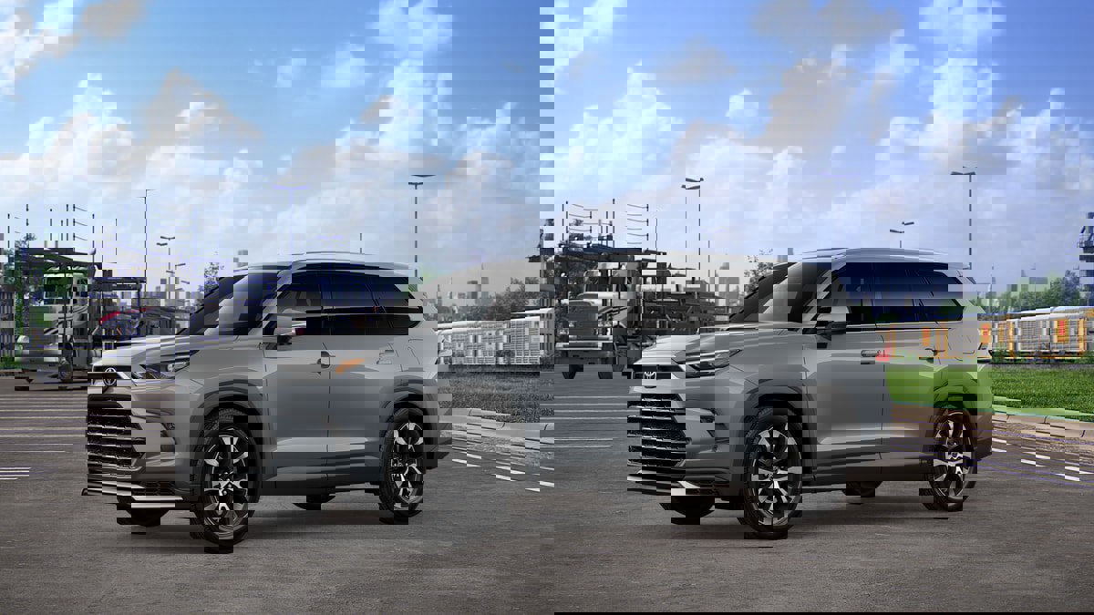 New 2026 Toyota Grand Highlander AWD Hybrid image 2