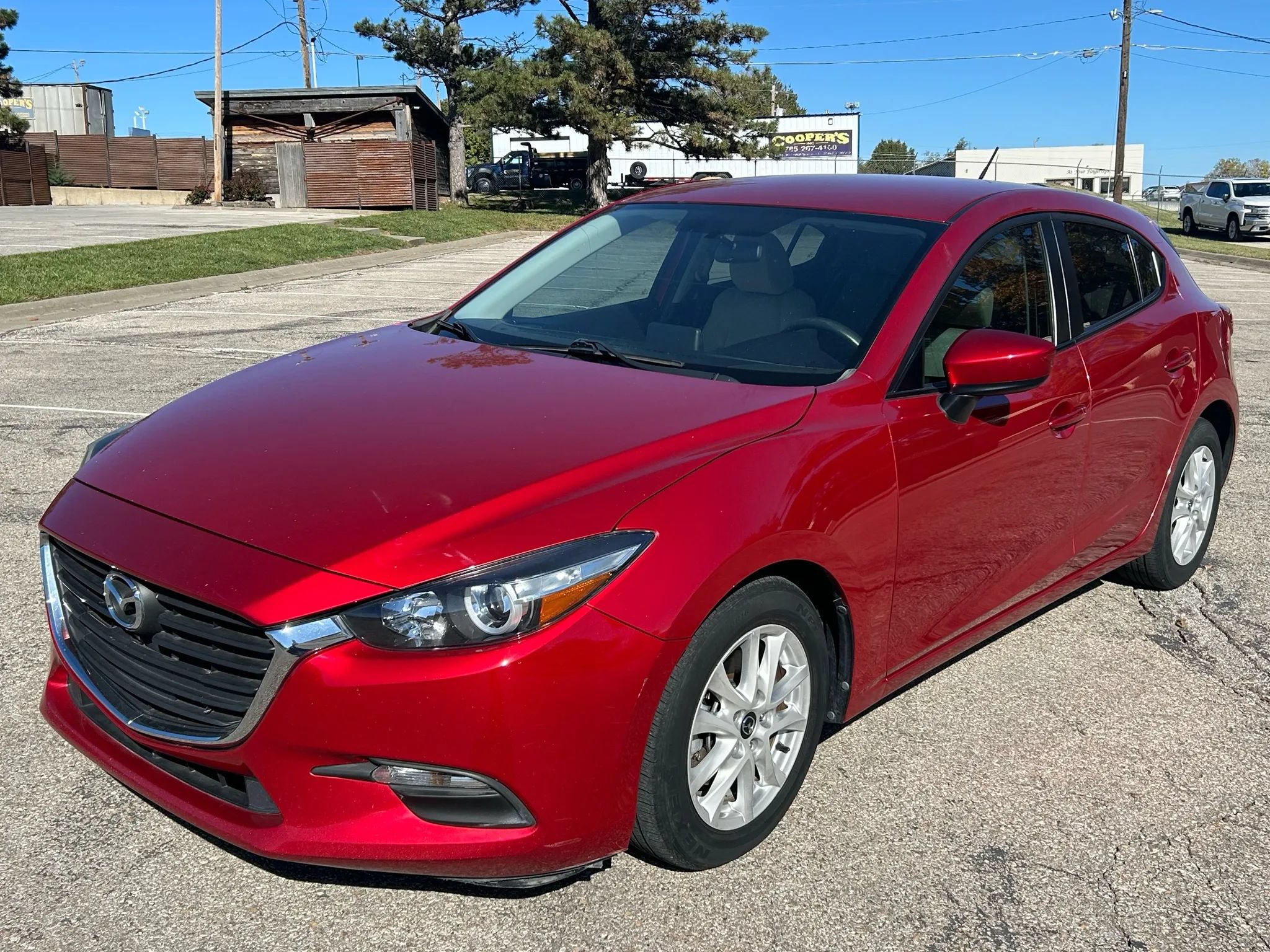 Used 2017 MAZDA MAZDA3 Sport FWD image 3