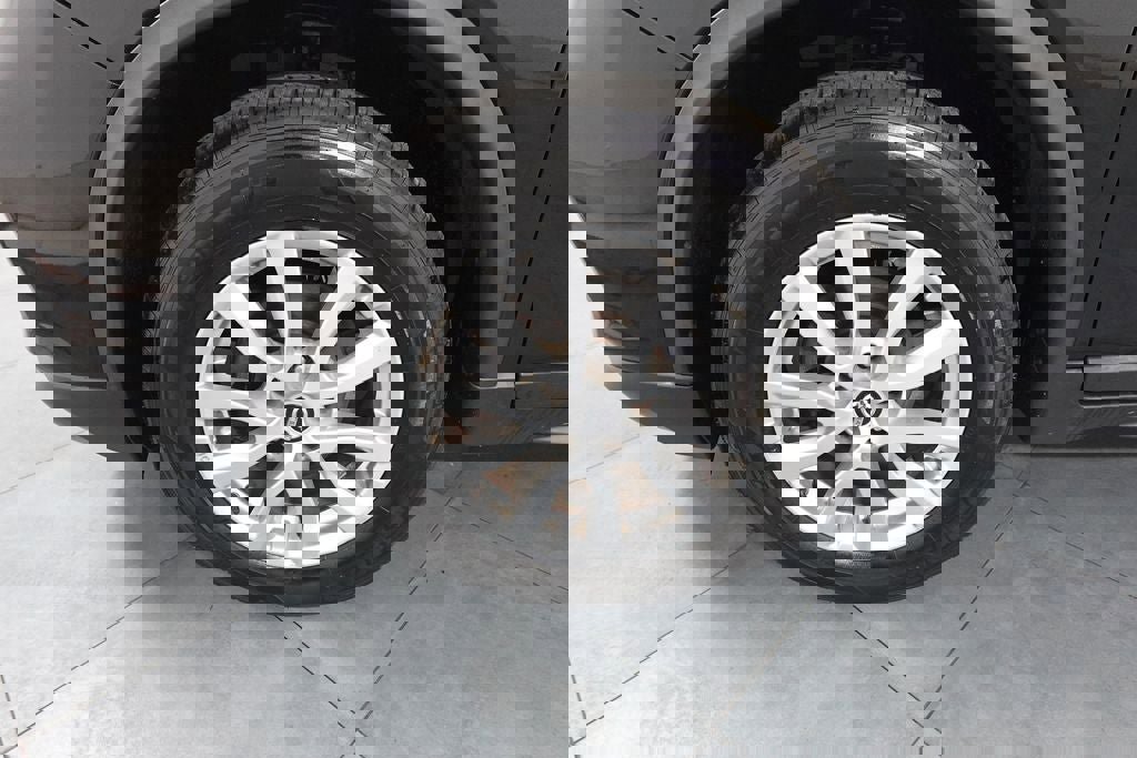 Used 2017 Nissan Rogue SV image 27