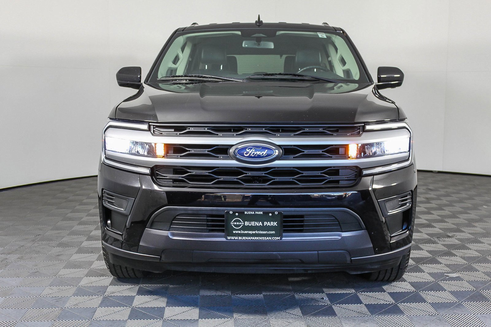 Used 2024 Ford Expedition XLT image 2