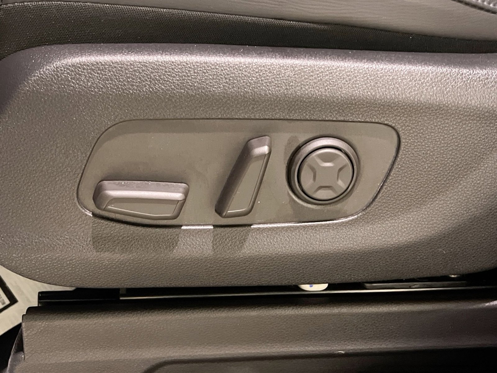 Used 2025 Kia Carnival image 24