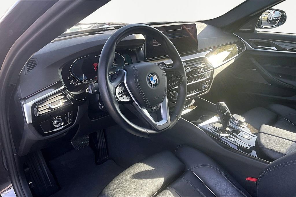 Used 2023 BMW 530e xDrive 530e iPerformance w/ Premium Package image 14