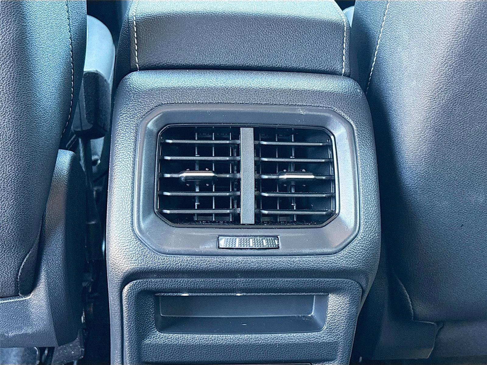 Used 2024 Volkswagen Taos SE image 28