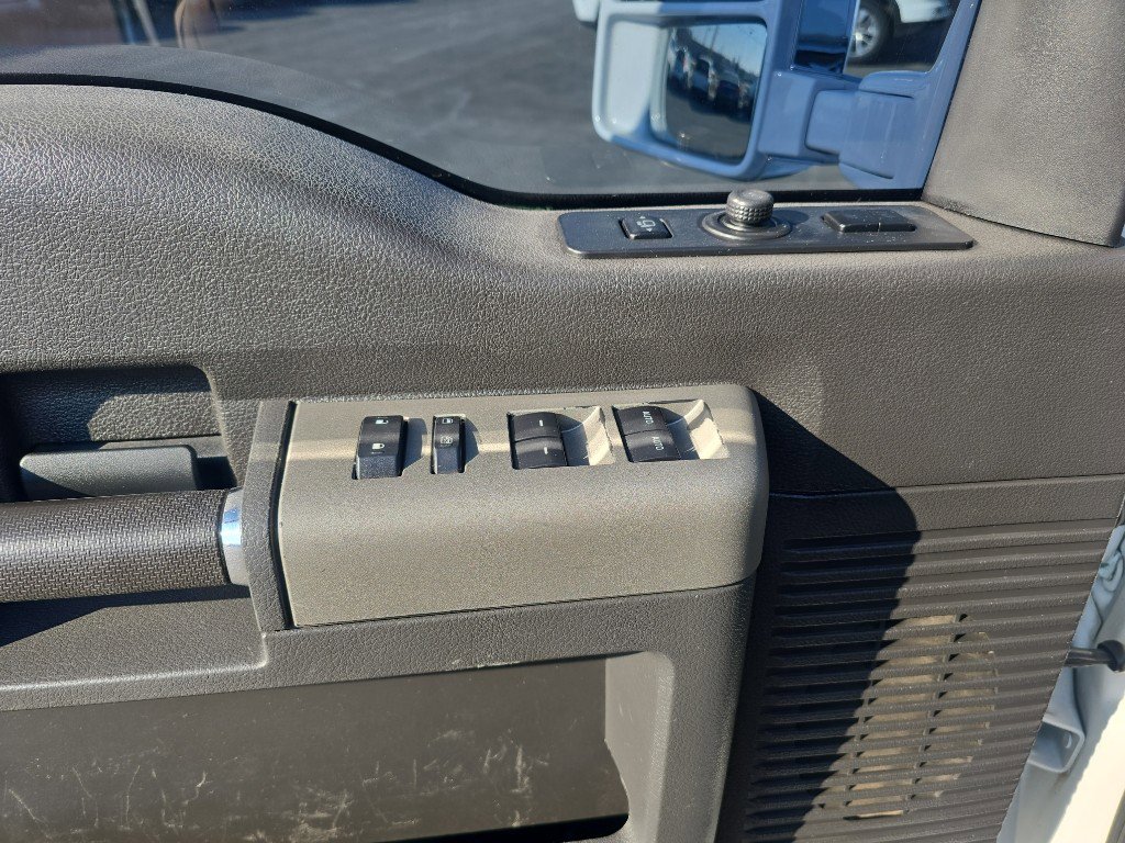 Used 2014 Ford F550 4x4 Crew Cab Super Duty w/ Lariat Interior Package image 24