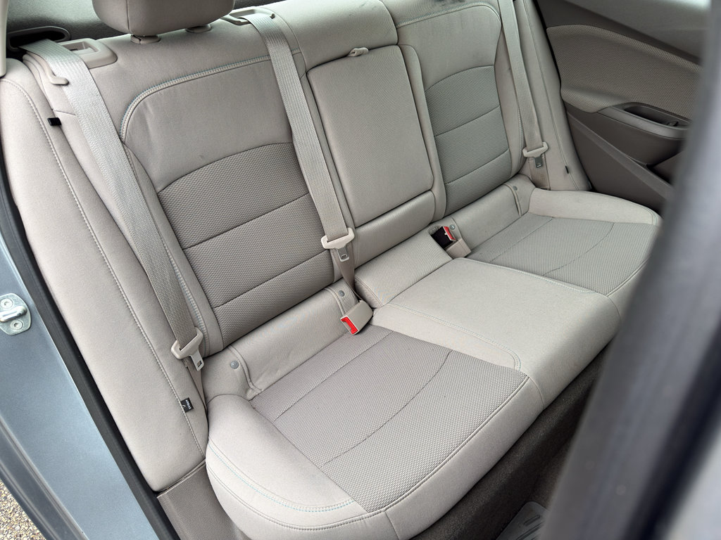 Used 2018 Chevrolet Cruze LT w/ Convenience Package FWD image 31